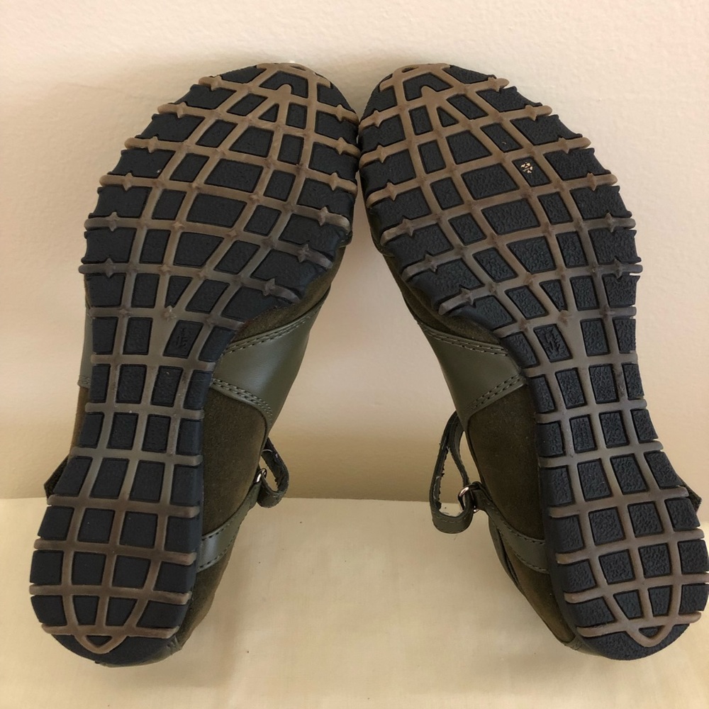 Breckelle’s shoes - Picture 3 of 3